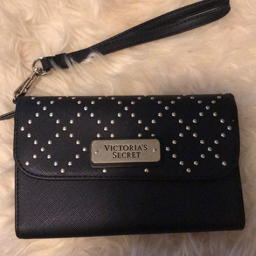 VS black wristlet